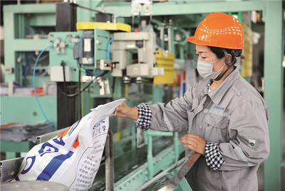 從影像中讀懂東營(yíng)｜圖說東營(yíng) 第9期 新材料，點(diǎn)亮黃河三角洲的產(chǎn)業(yè)新星